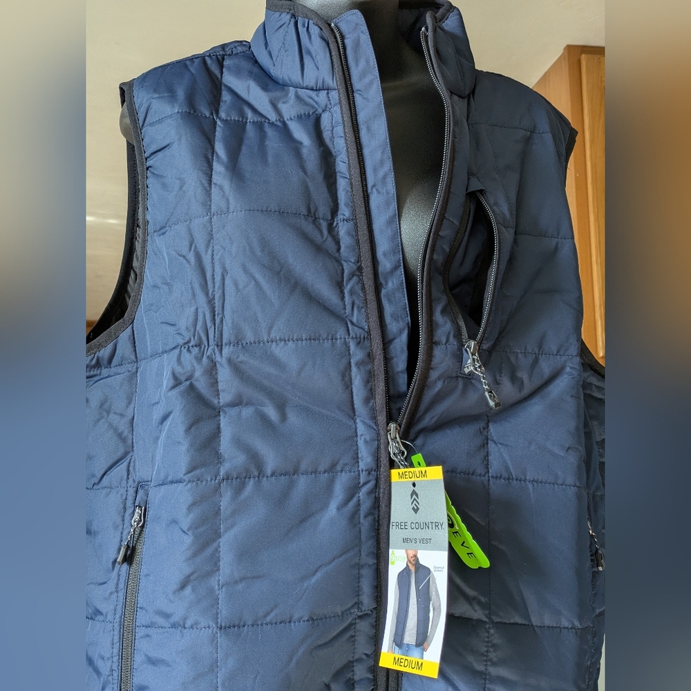 Free Country Men's Dark Blue Quilted Vest. 5 Pockets.